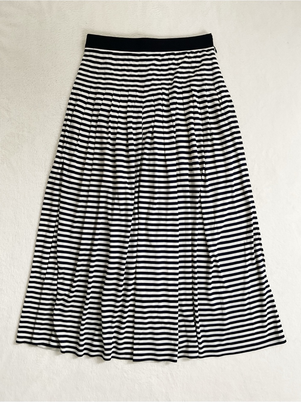 Akris Punto Italian Fabric Dark Navy Striped Pleated Maxi Skirt Size 8